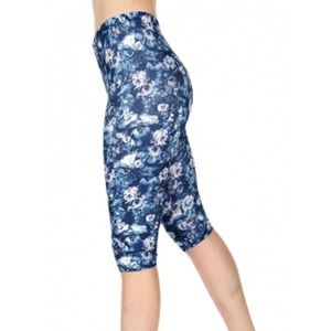 Blue floral Capri leggings Onesize (XS to M)